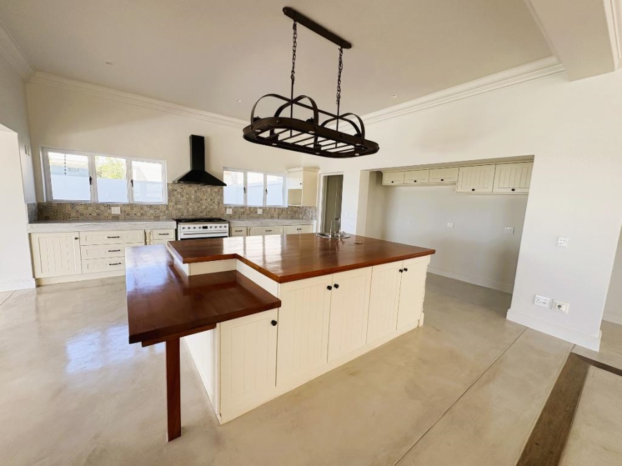 5 Bedroom Property for Sale in Whale Rock Western Cape